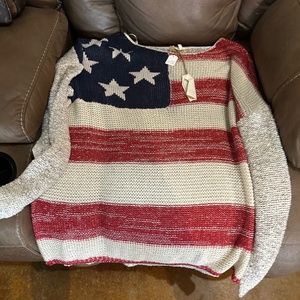 Easel Brand lightweight sweater in size small